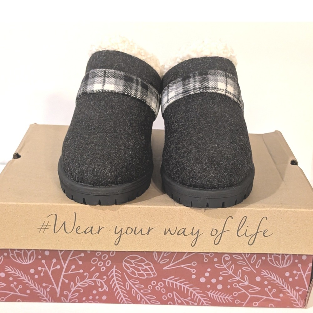 Muk Luks Womens Clogs 8.5 Dark Grey Plaid Faux Shearling Lined Platform Mules